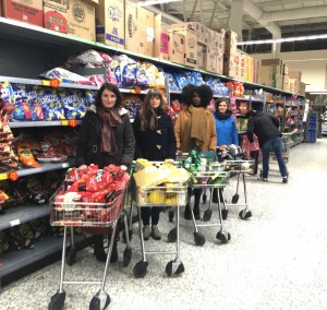 girl_gang_dare_formation_shopping